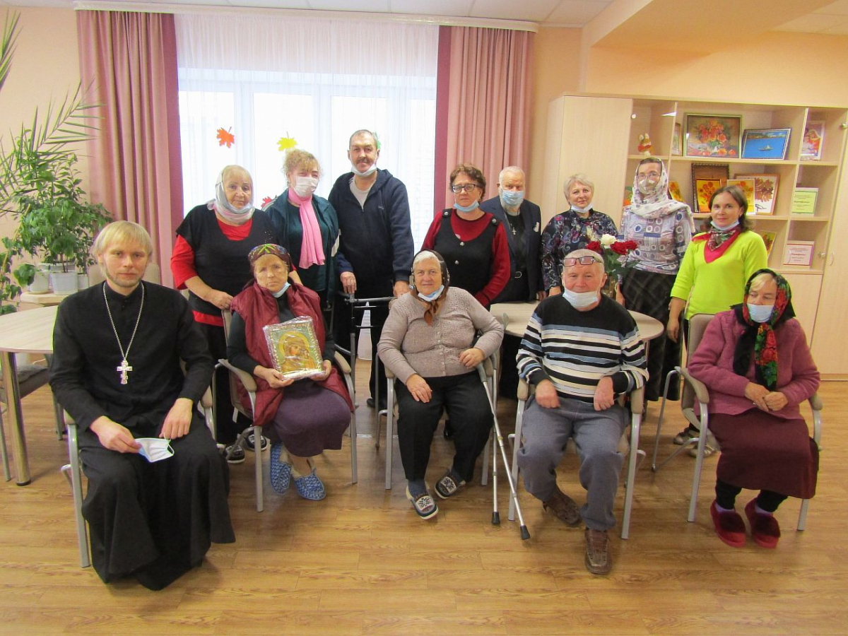 «Покровская беседа»: Визит Отца Виталия в отделение дневного пребывания пенсионеров и инвалидов